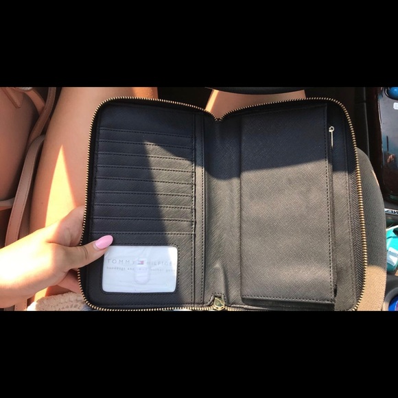 Tommy Hilfiger Wallet - Picture 3 of 4